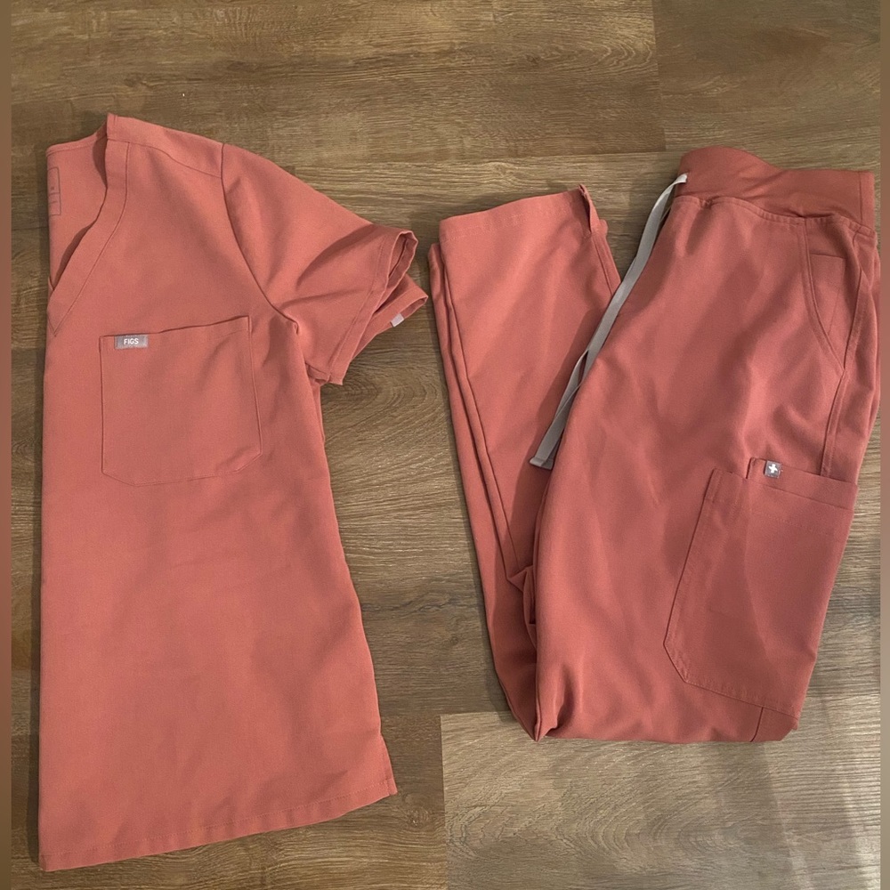 Figs pink scrubs set, women’s size medium top, medium tall pant.